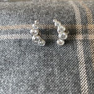 Silver setting cz small crawler earrings